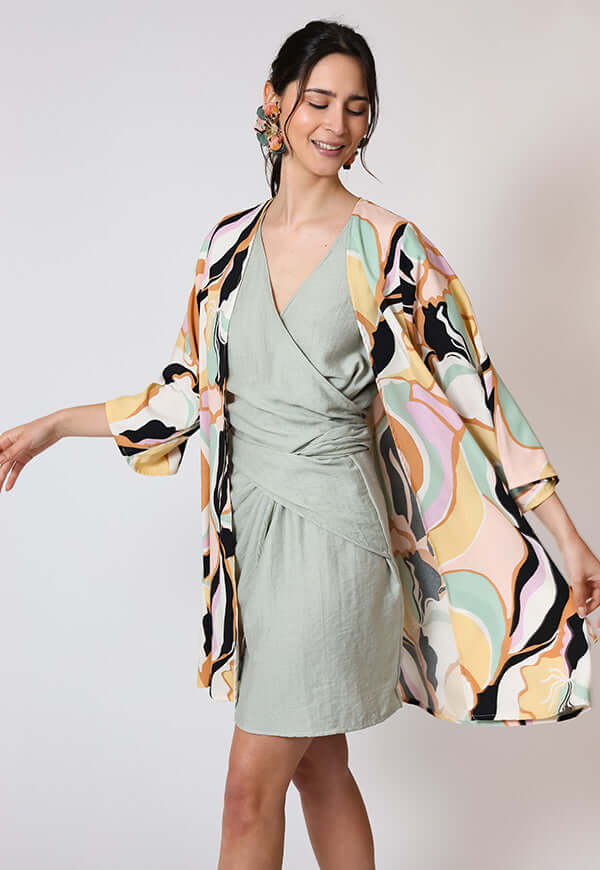 Kimono Corto Hojas Colores Pastel Natalia Seguel, percha (2) – diseño chileno de autor, Natalia Seguel