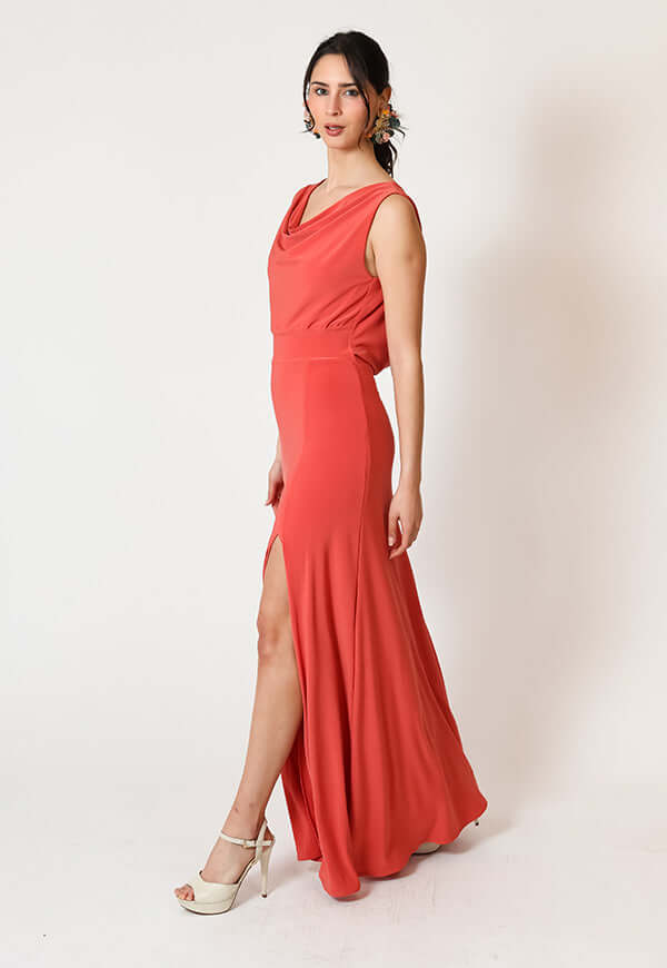 Vestido Drapeado Tajo Coral Natalia Seguel, espalda (3) – diseño chileno de autor, Natalia Seguel