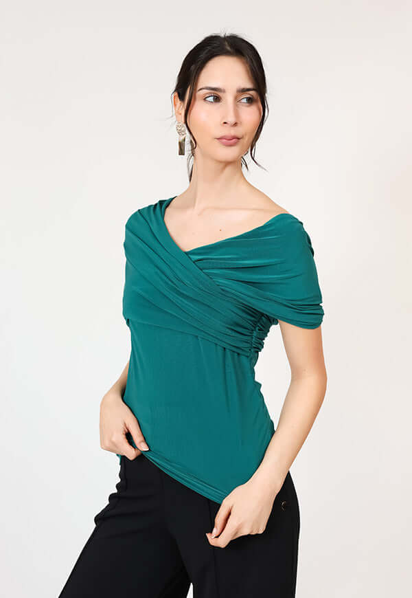 Polera Suri Verde Botella Manga Corta - Diseño Chileno | Natalia Seguel, frente – diseño chileno de autor, Natalia Seguel