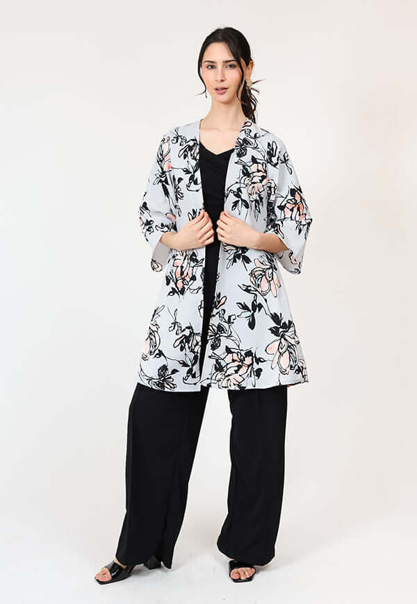 Kimono Corto Gris Flores Acuarela - Diseño Chileno | Natalia Seguel estampado flores, frente