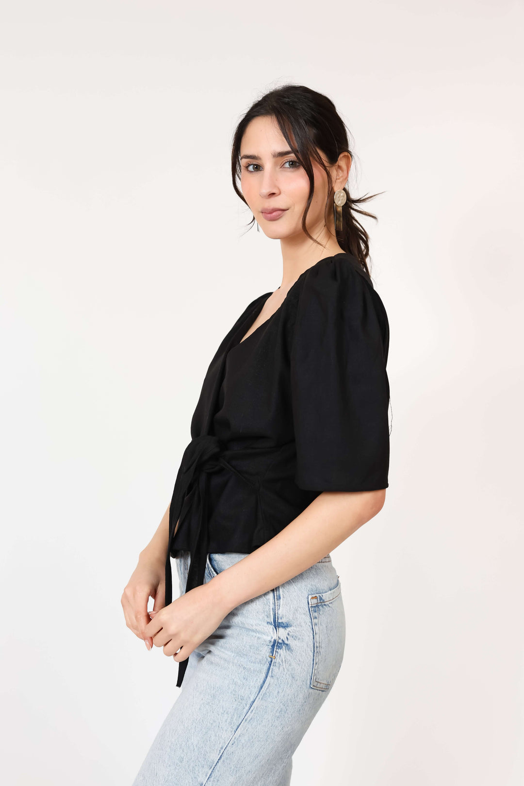 Blusa Jose Negro Lino Diseno Chileno Natalia Seguel, detalle de tela – diseño chileno de autor, Natalia Seguel