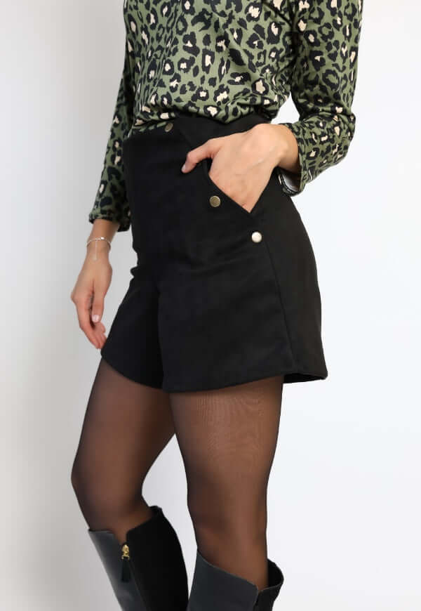 Short Clare Gamuza Negro - Diseño Chileno | Natalia Seguel