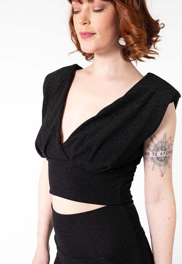 Crop top mujer negro manga larga con copa